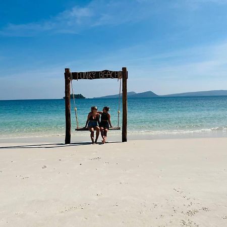 Funky Beach Hostel Sihanoukville Buitenkant foto